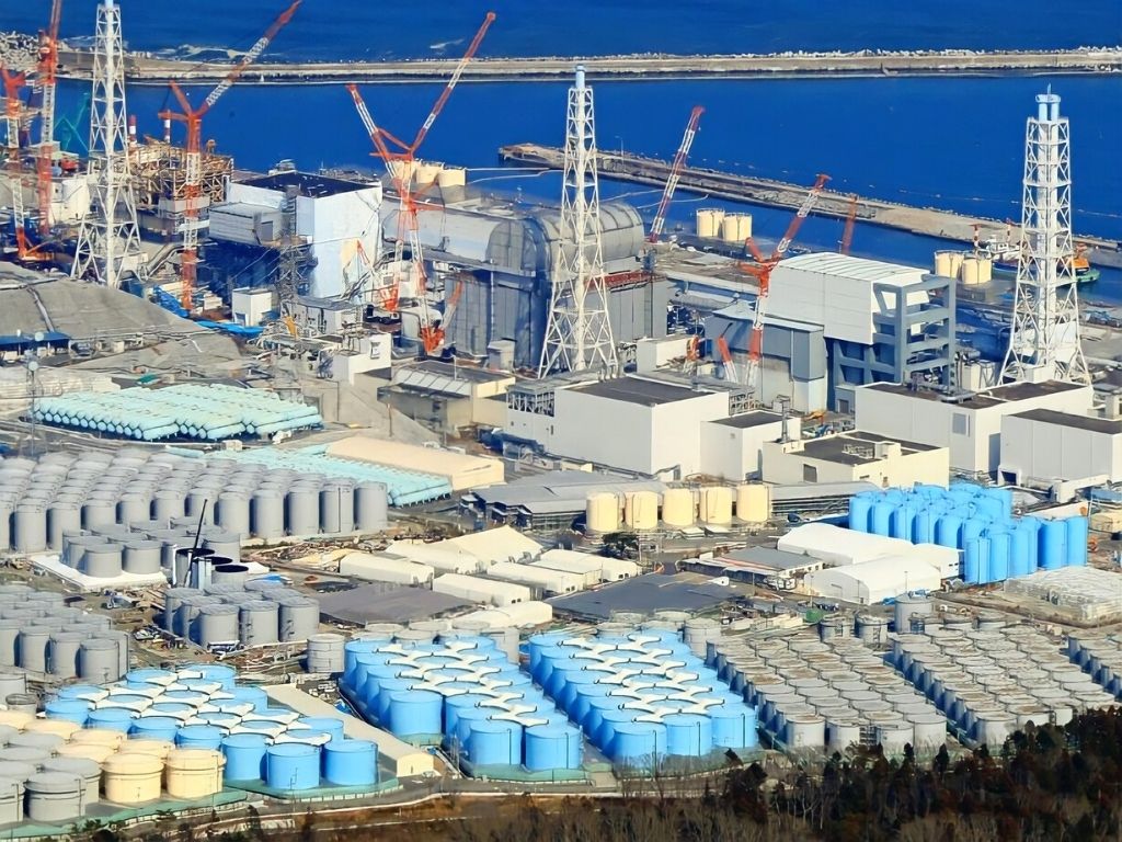 A Fukushima, l'eau radioactive s'accumule dans des citernes. 