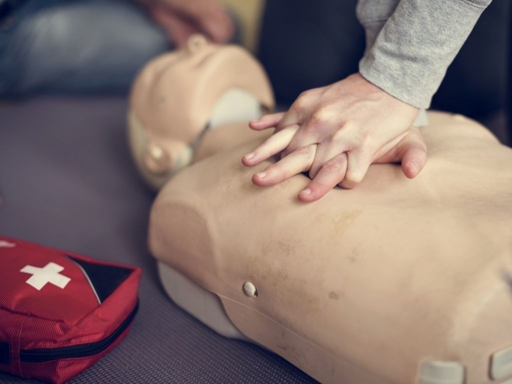 premiers-secours-defibrillateurs