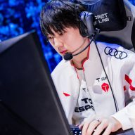 JackeyLove, ou Yu Wen-Bo, en quarts de finale des mondiaux 2024 de League of Legends à Paris